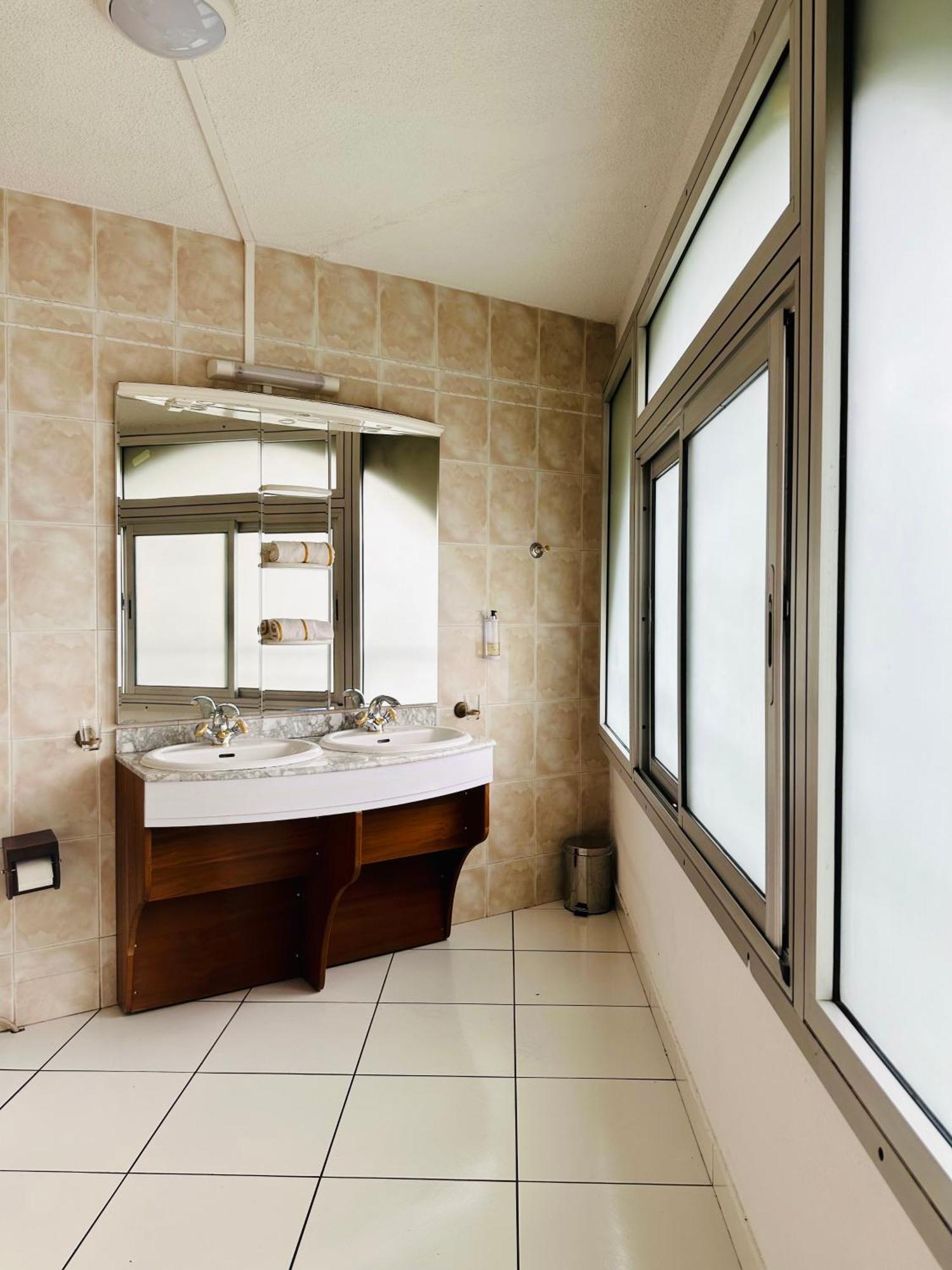 Hotel Residence Le Phoenix Saint Pierre Exterior foto