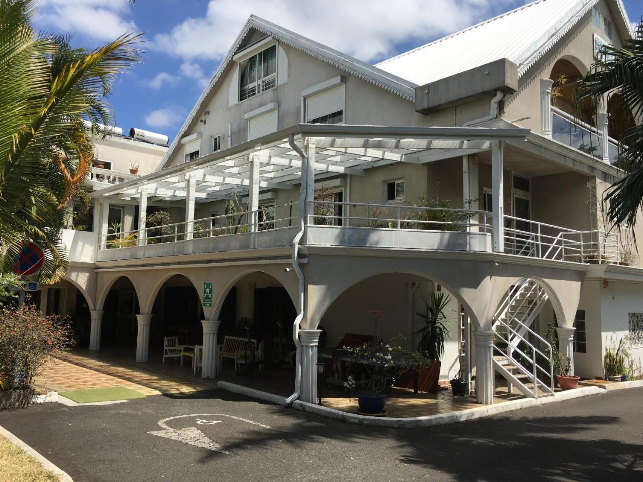 Hotel Residence Le Phoenix Saint Pierre Exterior foto
